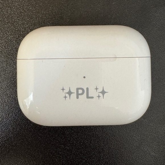 White Wireless Earbuds